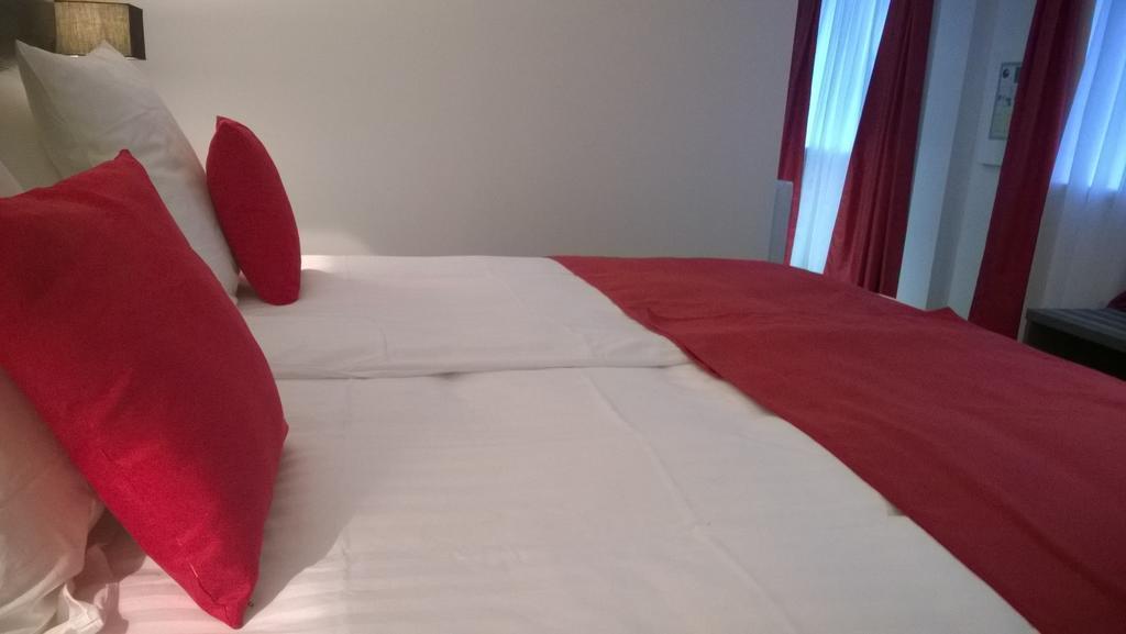 Cour Du Tonnelier Hotel Bouxwiller  Szoba fotó